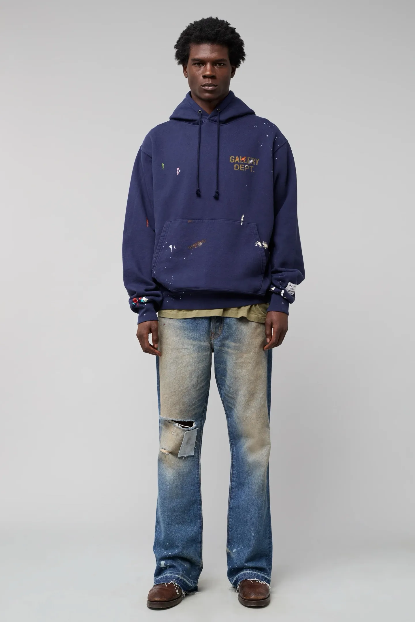 GALLERY DEPT. PAINT LOGO HOODIE/Vintage Navy Purple English graffiti distressed hoodie Purple S-XL Front panel GD ENGLISH logo Enlarged back logo Ready-to-wear belt printed with wash and distressed Made with faded distressed texture There is "Art on Display" pattern patch on the cuffs All painted by old craftsmen with splashes of ink Original mold opening Fabric custom woven and dyed Perfect reproduction of the correct version